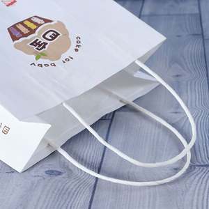 ถุงกระดาษคราฟท์สีขาวรีไซเคิลได้ ย่อยสลายได้ทางชีวภาพ ของ ZJPACK พร้อมหูหิ้ว พิมพ์โลโก้ตามสั่งด้วยเทคนิคซิลค์สกรีน - Product Image 2