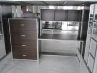 Lit mezzanine en métal avec bureau, tiroir, armoire, garde-corps complet, échelle intégrée, lit mezzanine pour étudiants, dortoir, chambre