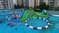 Parc aquatique gonflable pour enfants avec toboggans, zone de jeux aquatiques, parc aquatique flottant pour complexe hôtelier