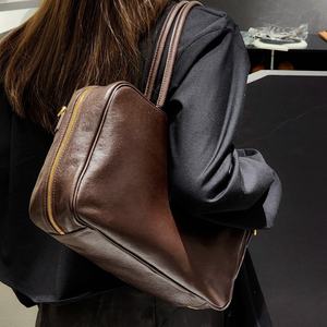 Bolso de Mano Tipo Maletín de Gran Capacidad, Diseño Versátil con Cadenas, Aspecto de Alta Gama, Cuero Vegetal, Moda de Lujo 2025 - Product Image 4