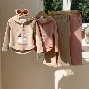 Un nouvel ensemble sweat-shirt à capuche deux pièces pour filles, élégant et tendance, pour l'automne. - Product Image 1