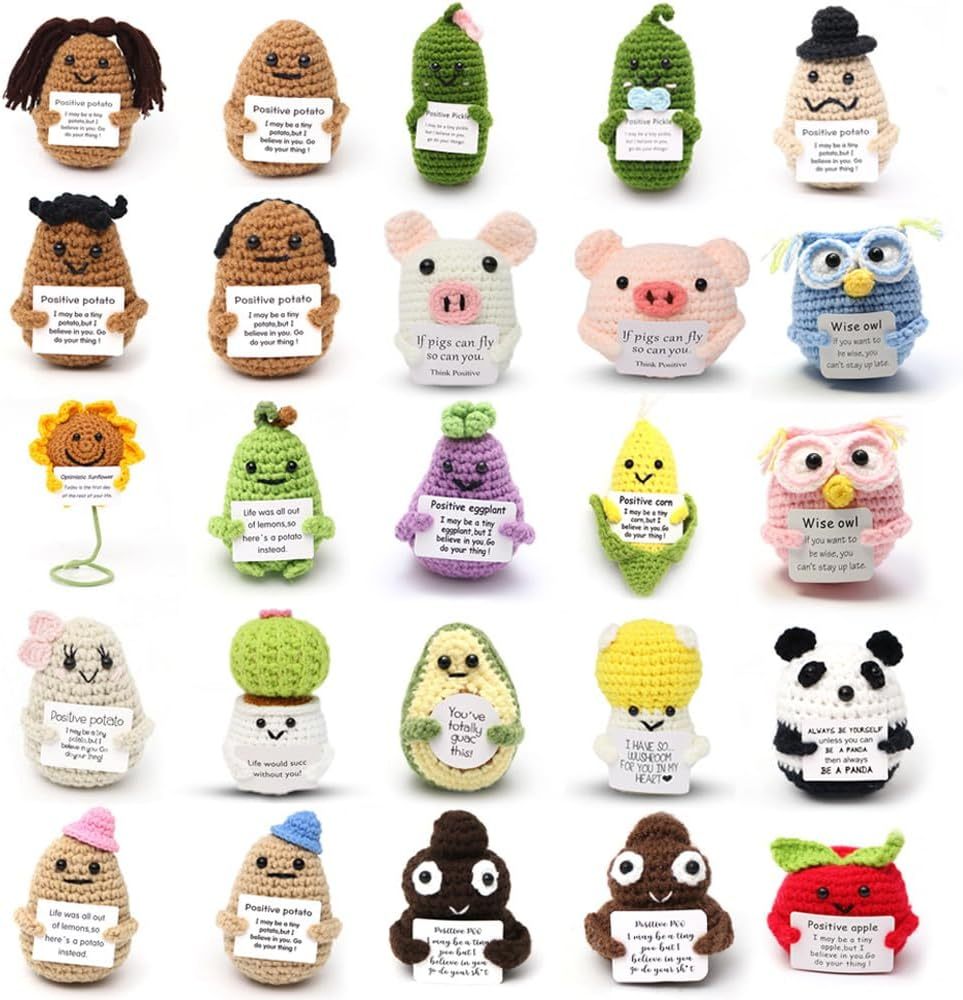 Mini poupée tricotée en peluche faite à la main avec carte, énergie Mini poupée tricotée en peluche faite à la main avec carte, énergie