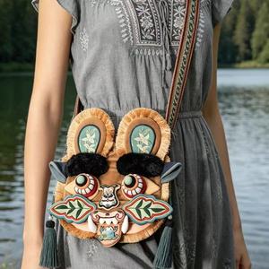 Sac à dos tête de tigre en peluche brodé tendance avec fermeture éclair, sac bandoulière personnalisable avec broderie et pompons, unisexe - Product Image 6