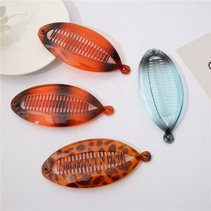 Vente en gros à prix abordable : Grands peignes double dents, pinces <span class=keywords><strong>banane</strong></span> classiques et pinces à cheveux pour queue de cheval, pour femmes et filles aux cheveux épais et bouclés, en plastique - Product Image 4