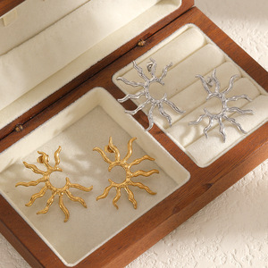 Pendientes Sun Stud de acero inoxidable y oro de 18 quilates con diseño geométrico para mujer, joyería de moda TE60590 G S - Product Image 1