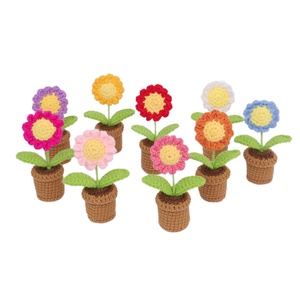 Planta de margarita de ganchillo terminada, arreglo floral artificial realista, regalo decorativo y adorno (tamaño pequeño) - Product Image 5