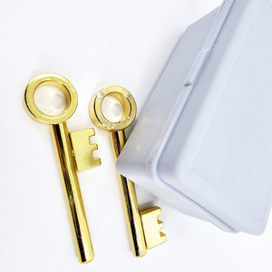 Accesorios de magia Kingmagic para trucos de cambio de llaves, venta al por mayor para fabricantes, para espectáculos de talento, interacción en plano cerrado y creación de ambiente. - Product Image 4