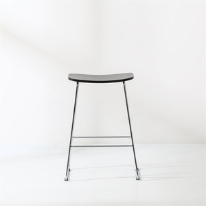 <span class=keywords><strong>Tabouret</strong></span> <span class=keywords><strong>de</strong></span> <span class=keywords><strong>bar</strong></span> en <span class=keywords><strong>bois</strong></span> <span class=keywords><strong>noir</strong></span> simple avec pieds en métal chromé, mobilier <span class=keywords><strong>industriel</strong></span> moderne pour la cuisine, le café, le comptoir haut - Product Image 2