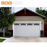 Porte de garage sectionnelle isolée et pliable en bois de noyer à grain apparent avec surface finie pour usage en entrepôt