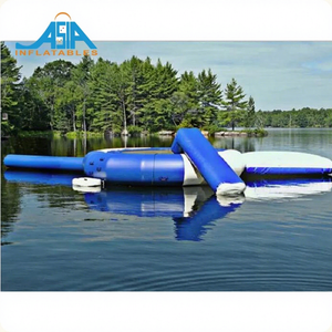 Équipement de jeux aquatiques gonflable Island Hopper Spring, trampoline combiné avec toboggan de lancement pour parc - Product Image 2