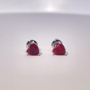 ต่างหูแบบติดหูสำหรับผู้หญิง ดีไซน์คลาสสิกทันสมัยจากเทียนหยู เจ็มส์ ผลิตจากทองเหลืองชุบทอง ประดับด้วยเพชรคิวบิกเซอร์โคเนียรูปหัวใจสีแดง - Product Image 5