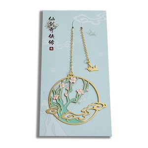 Marcapáginas Metálico Promocional Creativo con Forma de Árbol de Ciruelo Dorado, Esmalte Suave y Cadena - Product Image 2