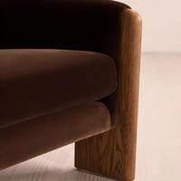 Fauteuil d'appoint ergonomique moderne en velours marron foncé, fait main, éco-responsable, avec structure en bois massif, pour salon ou villa