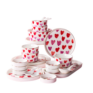 Vajilla de <span class=keywords><strong>porcelana</strong></span> con forma de corazón para el Día de San Valentín, <span class=keywords><strong>platos</strong></span> de cerámica con forma de corazón, venta al por mayor en línea - Product Image 1
