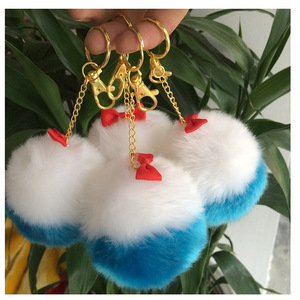 Porte-clés en fausse fourrure, pompons colorés avec nœud, accessoire pour sac ou voiture pour filles - Product Image 3