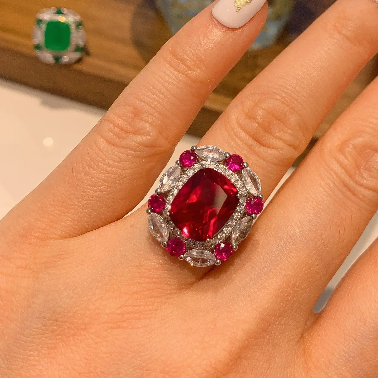 도매 2023 뜨거운 판매 패션 보석 반지 조정 가능한 구리 반지 여성을위한 다채로운 천연석 반지