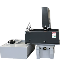 D7132 Machine d'électroérosion portable à 3 axes de haute précision avec système CNC Japon Sanyo Servomoteur pour moule en métal