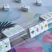 Jeu de tuiles de Mahjong américain - 160 tuiles gravées à 4 couches, motif floral aquarelle, sac de transport en cuir végétalien assorti, divertissement inclus