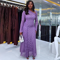 Robe imprimée tendance pour femme, nouvelle collection printemps 2026, style épaules dénudées, manches longues, taille cintrée, idéale pour les rendez-vous et les soirées