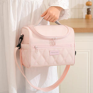 Bolsa Térmica para Almuerzo Frische, Diseño Acolchado Negro, para la Oficina y Viajes Diarios, con Cierre de Cremallera y Correa para el Hombro - Product Image 5