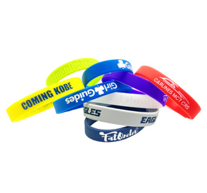 Bracelets en silicone avec lettres en relief imperméables pour une utilisation promotionnelle - Cadeaux promotionnels originaux - Product Image 3