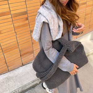 Borsa a Spalla da Donna CDHAT con Logo Personalizzato, Minimalista, Grande, in Tessuto <span class=keywords><strong>Teddy</strong></span> <span class=keywords><strong>Ecru</strong></span>, Chiusura con Cerniera, Fodera in Poliestere - Product Image 1