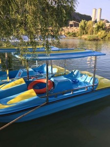 Bote a Pedal con Diseño <span class=keywords><strong>de</strong></span> Pato, Material <span class=keywords><strong>de</strong></span> Fibra <span class=keywords><strong>de</strong></span> Vidrio FRP, para 4 Personas, Ligero, Estable, Ecológico, Eléctrico, Recreativo, <span class=keywords><strong>Venta</strong></span> <span class=keywords><strong>de</strong></span> Fábrica - Product Image 1