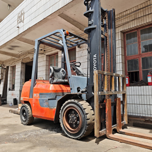 Montacargas Usado de 3 Toneladas con Contrapeso, Fabricado en Japón, Toyota30 7F, Motor Diésel, Maquinaria de Construcción con 1 Año de Garantía - Product Image 3