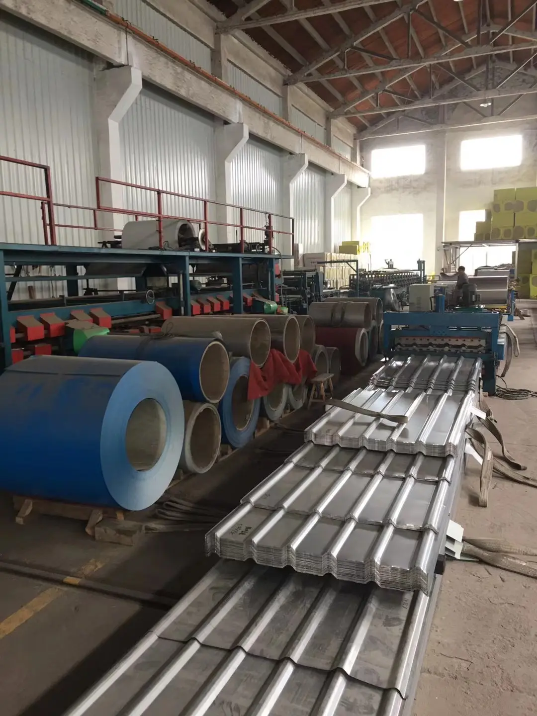 Renk boyalı galvanizli çelik bobin PPGI Metal çatı kaplama levhası yapı malzemeleri