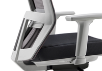 Chaise de bureau ergonomique en maille avec base cantilever et coussin bleu pour réunions, réceptions et sièges visiteurs