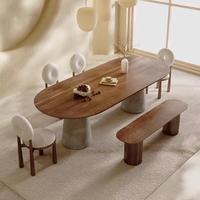 Table à manger ovale en bois massif de style nordique Wabi-Sabi avec design personnalisable pour salon et bureau