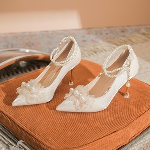 Zapatos de Tacón Alto para Mujer, con Punta en Pico, Correa en el Tobillo, Tacón de Aguja, Decoración Floral, de Satén, para Novia - Product Image 1