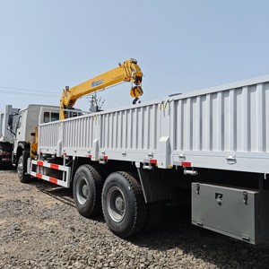 Camión Grúa Hidráulica de 10 Ruedas HOWO Chino, 20-25 Toneladas, 6x4, Camiones de Carga Equipados con Grúa de 6 Toneladas en Venta - Product Image 5