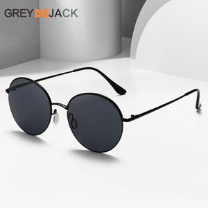 Gafas de Sol Redondas de Metal Greyjack, Montura Negra, Lentes TAC, Protección UV400, Estilo Moderno Unisex - Product Image 1