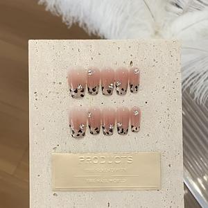 <span class=keywords><strong>Uñas</strong></span> de diseñador al por mayor <span class=keywords><strong>Uñas</strong></span> acrílicas de ataúd <span class=keywords><strong>cortas</strong></span> <span class=keywords><strong>uñas</strong></span> de cobertura completa verde claro con diamantes de imitación prensa hecha a mano en <span class=keywords><strong>uñas</strong></span> - Product Image 4