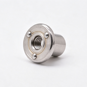 Écrou à souder hexagonal à 3 projections en acier inoxydable 304 galvanisé pour châssis de cabinet en tôle, fixation automobile et d'automatisation - Product Image 1