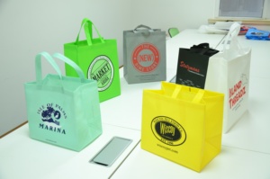 Máquina de fabricación de bolsas de tela no tejida Leader, máquina automática para hacer bolsas de transporte de <span class=keywords><strong>compras</strong></span> no tejidas - Product Image 3