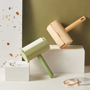 MOMO <span class=keywords><strong>NATURI</strong></span> Brosse à rouleau manuelle multifonctionnelle en plastique pour animaux domestiques, chiens, chats, éliminateur de poils et de peluches, nettoyage des vêtements, de la saleté et de la poussière - Product Image 1