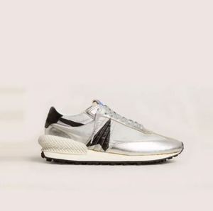 Zapatos de Diseñador, Modernos y Novedosos, Zapatillas con Plataforma Golden Star, Estilo Clásico Doodle, Zapatos Deportivos de Moda en Cuero Blanco y Negro - Product Image 1