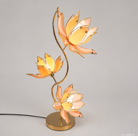 Lampu Meja Lotus 3-Arah Mewah Gaya Prancis, Lampu Meja Kaca Bunga Pink, Alas Emas Vintage, Lampu Samping Tempat Tidur untuk Ruang Tamu Rumah
