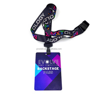 Badges en plastique personnalisés à impression rapide pour petites commandes, passe événementiel, passe VIP, étiquette nominative d'identification, badge d'accès arrière-scène avec cordon pour exposition