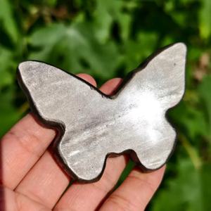 Exclusivo y Novedoso: Calaveras de Mariposa Talladas a Mano en Obsidiana Dorada y Plateada Natural, Diseño Plano de Cabeza de Mariposa Fantasma en Obsidiana para Regalo - Product Image 5