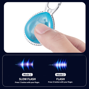 Lampu LED hewan peliharaan 2 mode dapat diisi ulang, lampu kerah liontin anjing peliharaan untuk jalan malam, lampu kilat warna, Aksesori Jalan hewan peliharaan tahan air - Product Image 4