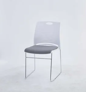Sedia per conferenze e formazione mobili commerciali a buon mercato PP in plastica impilabile sedie per sala riunioni per visitatori