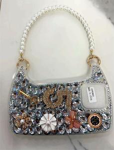 Pour <span class=keywords><strong>iPhone</strong></span> 15 Pro Max pur artisanal incrusté de diamants pomme à la mode chaîne suspendue petit sac à bandoulière étui de téléphone - Product Image 4