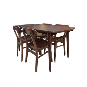 Un ensemble de table à manger ovale en bois massif, style Mid-Century Modern, tendance, avec quatre chaises, parfait pour rehausser l'ambiance de la salle à manger. - Product Image 1