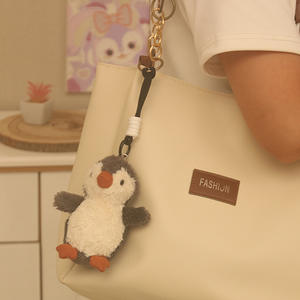 Niedlicher Erdnuss-Bär Super Weicher Plüsch-Rucksack Schlüsselanhänger Lustige Puppe Anhänger Geschenk für Kinder PP Baumwolle Waschbar - Product Image 3