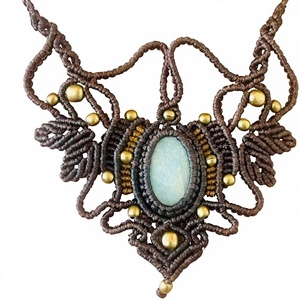 Collar de Macramé Marrón con Colgante de Piedra Aguamarina Azul y Perlas Naturales Doradas, Joyería Boho Hecha a Mano, Regalo, Venta al Por Mayor - Product Image 1