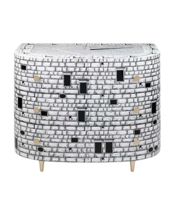 Armoire de rangement élégante <span class=keywords><strong>et</strong></span> luxueuse avec dessus imprimé artisanal <span class=keywords><strong>et</strong></span> pieds en métal minimalistes pour un rangement résidentiel haut de gamme - Product Image 5