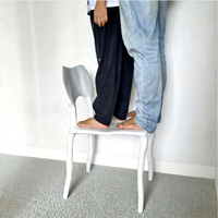 Chaise en fibre de verre de style italien minimaliste pour salons domestiques – Mobilier de maison moderne, discret, luxueux et élégant